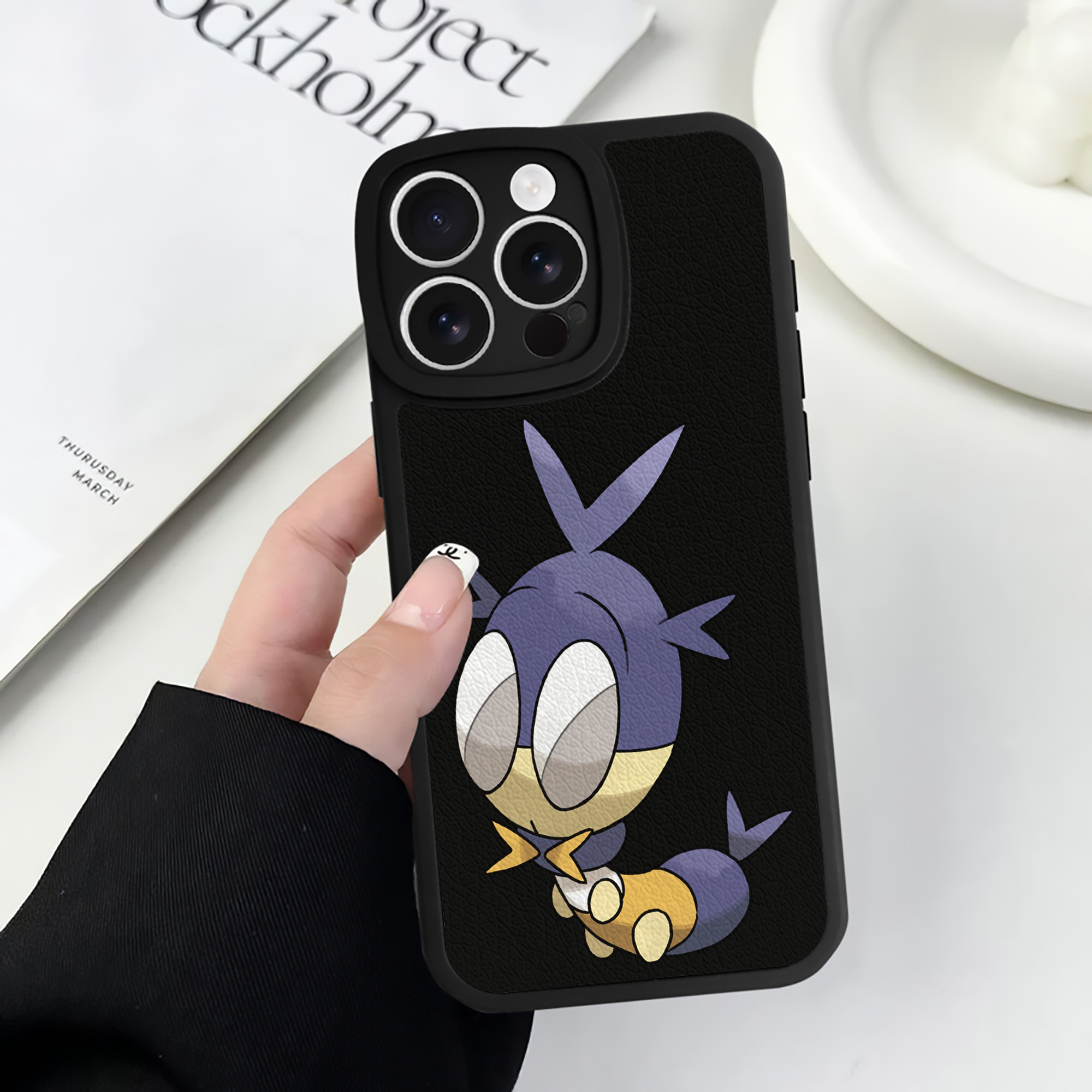 （画像用） ポケットモンスター Pokémon 【iPhone 16シリーズ対応】シリコンスマホケース（レザー調） 材質：シリコン